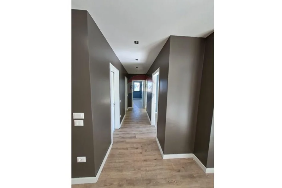 Tirane, shitet apartament 3+1 , 132 m² 200.000 € 