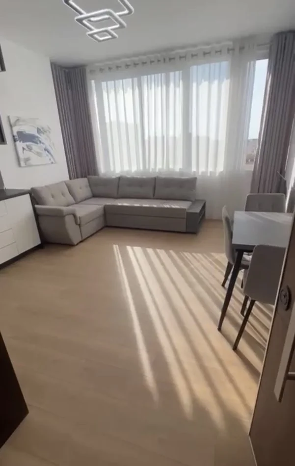 Tirane, shitet apartament 1+1 Kati 7, 56 m² 97.000 € (Prane Kupoles)