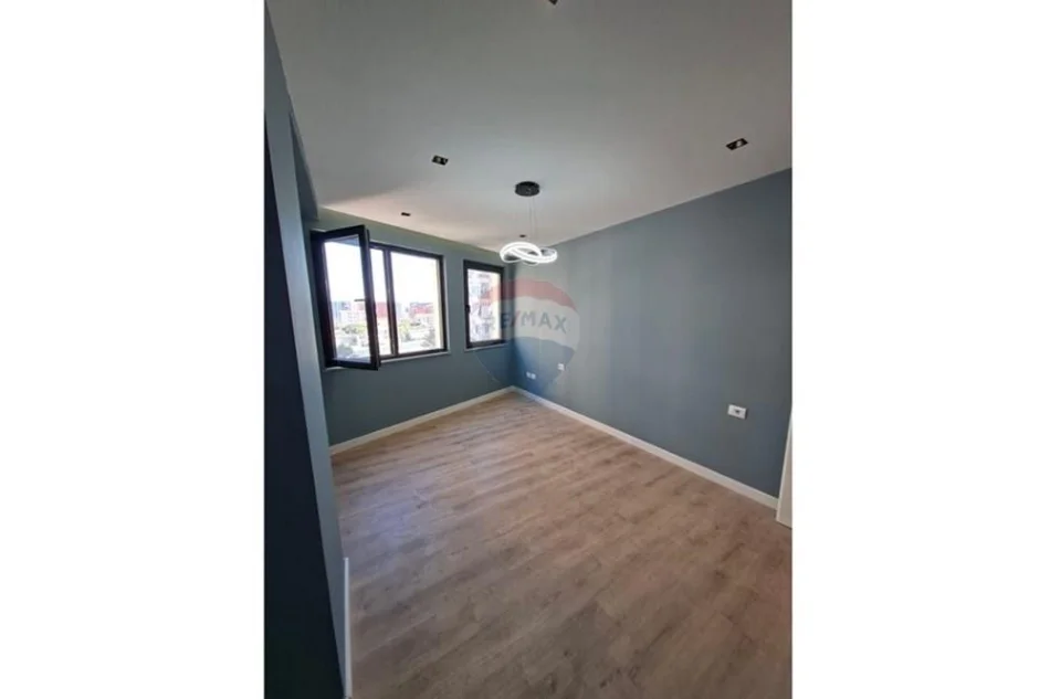 Tirane, shitet apartament 3+1 , 132 m² 200.000 € 
