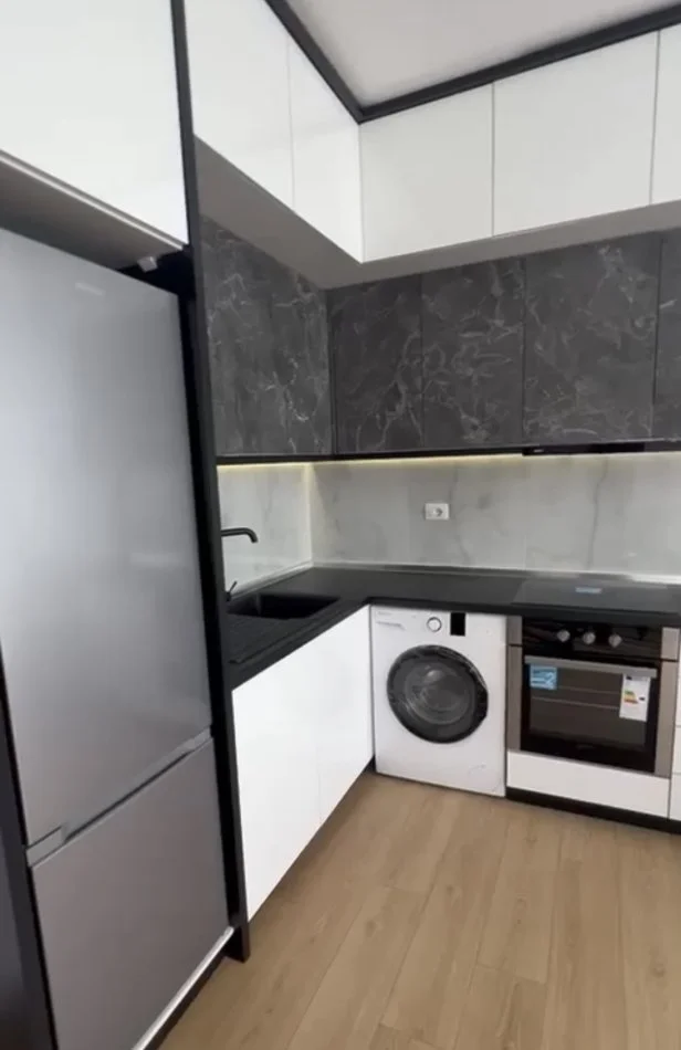 Tirane, shitet apartament 1+1 Kati 7, 56 m² 97.000 € (Prane Kupoles)