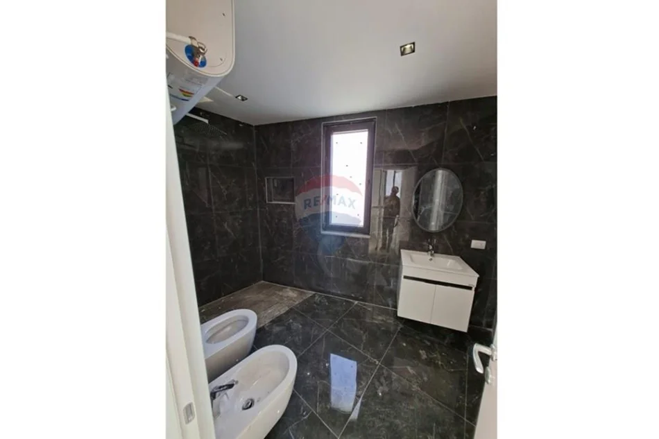 Tirane, shitet apartament 3+1 , 132 m² 200.000 € 