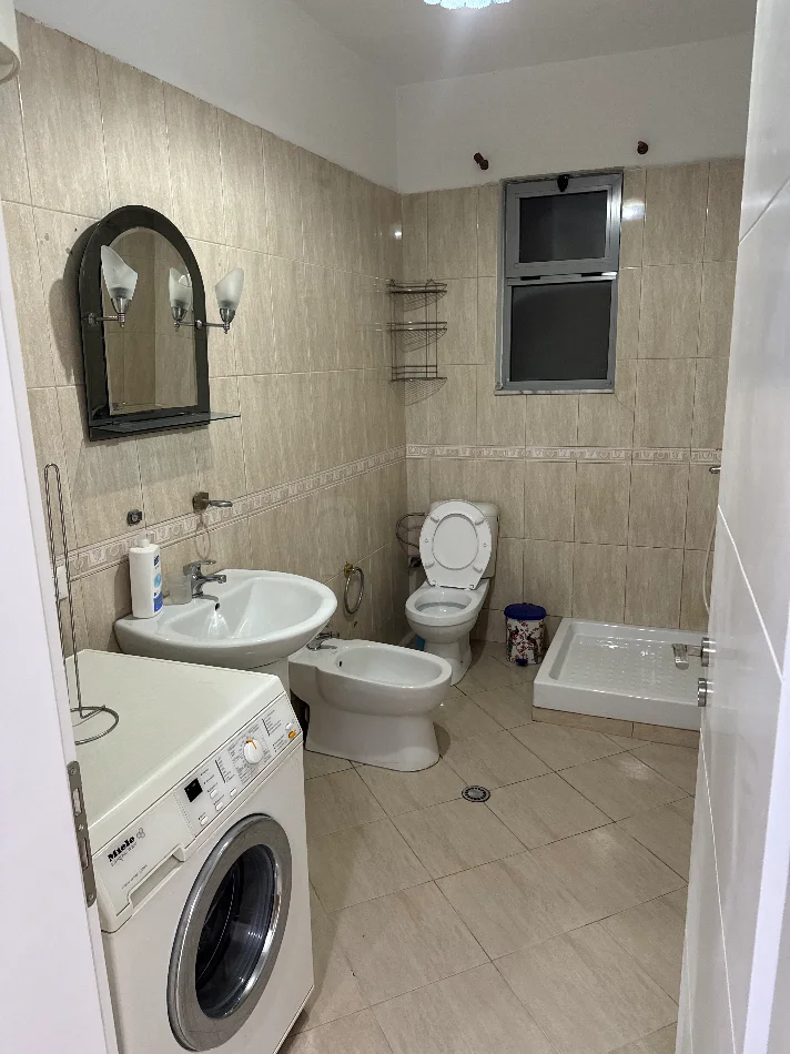 Tirane, jepet me qera apartament 3+1+Ballkon Kati 3, 115 m² 520 € (Rruga aleksandri i madh)