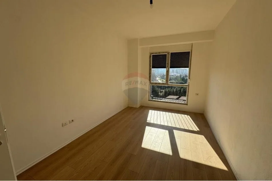 Tirane, shes apartament 3+1 , 149 m² (Fusha e aviavionit)