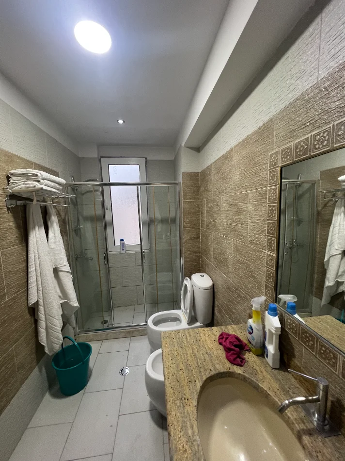 Tirane, jepet me qera 2+1 , 86 m² 800 € 