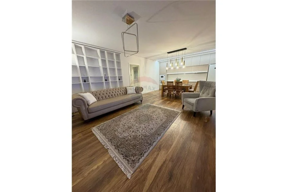 Tirane, shes apartament 2+1 , 137 m² (Bllok)