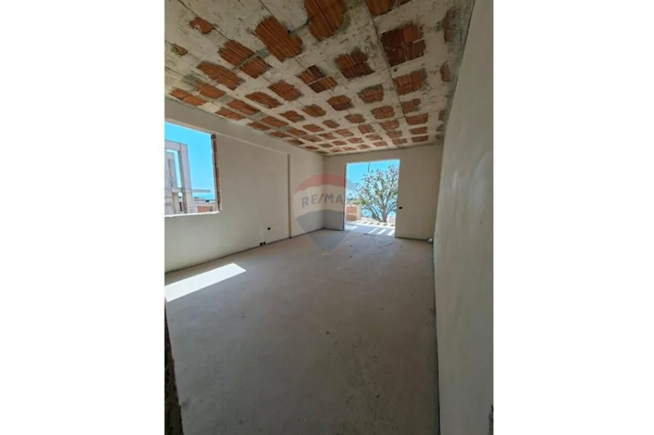 Vlore, shitet apartament 2+1 , 116 m² 460.000 € (Drimadhe)