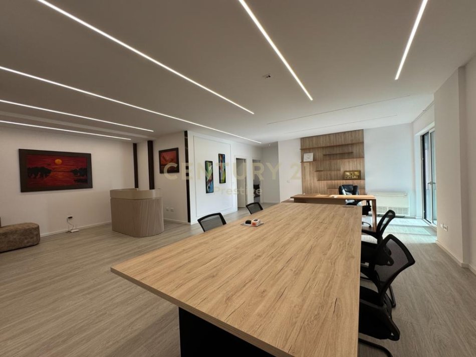 Tirane, shitet apartament 2+1+Aneks+Ballkon , 145 m² 550.000 € (Ambasador 3)