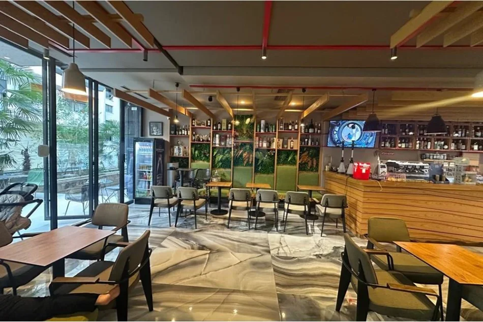 Tirane, shitet bar-kafe , 123 m² 250.000 € 