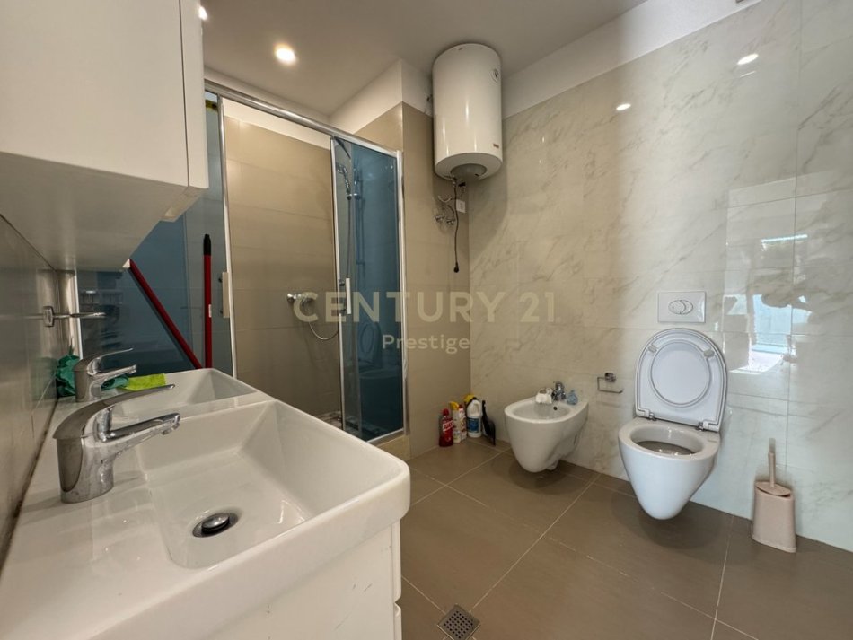 Tirane, shitet apartament 2+1+Aneks+Ballkon , 145 m² 550.000 € (Ambasador 3)