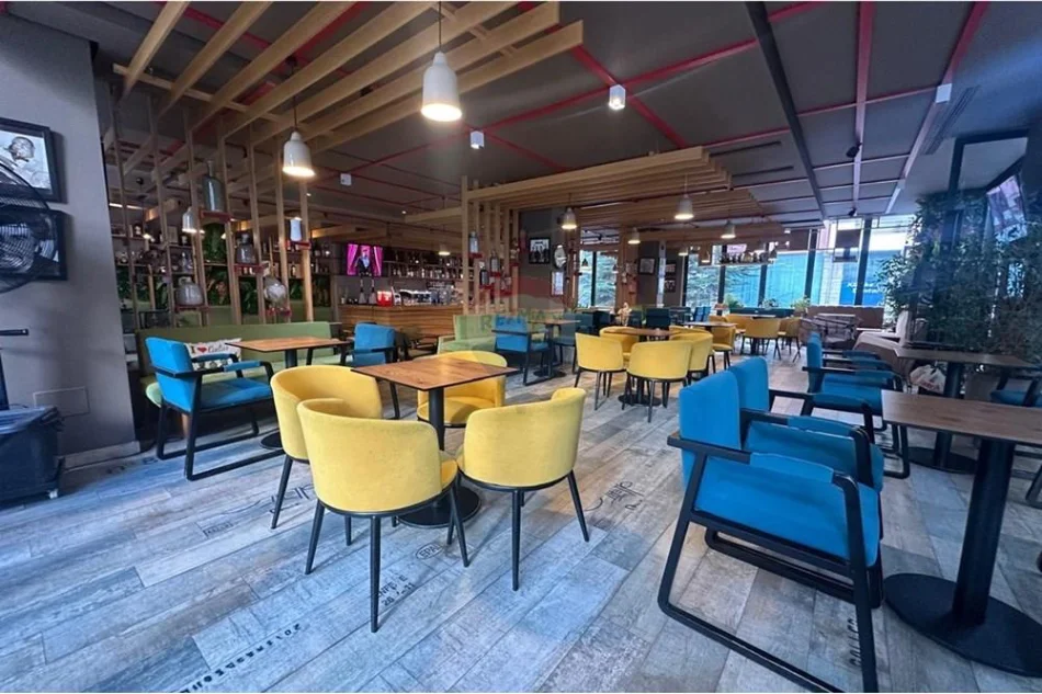 Tirane, shitet bar-kafe , 123 m² 250.000 € 