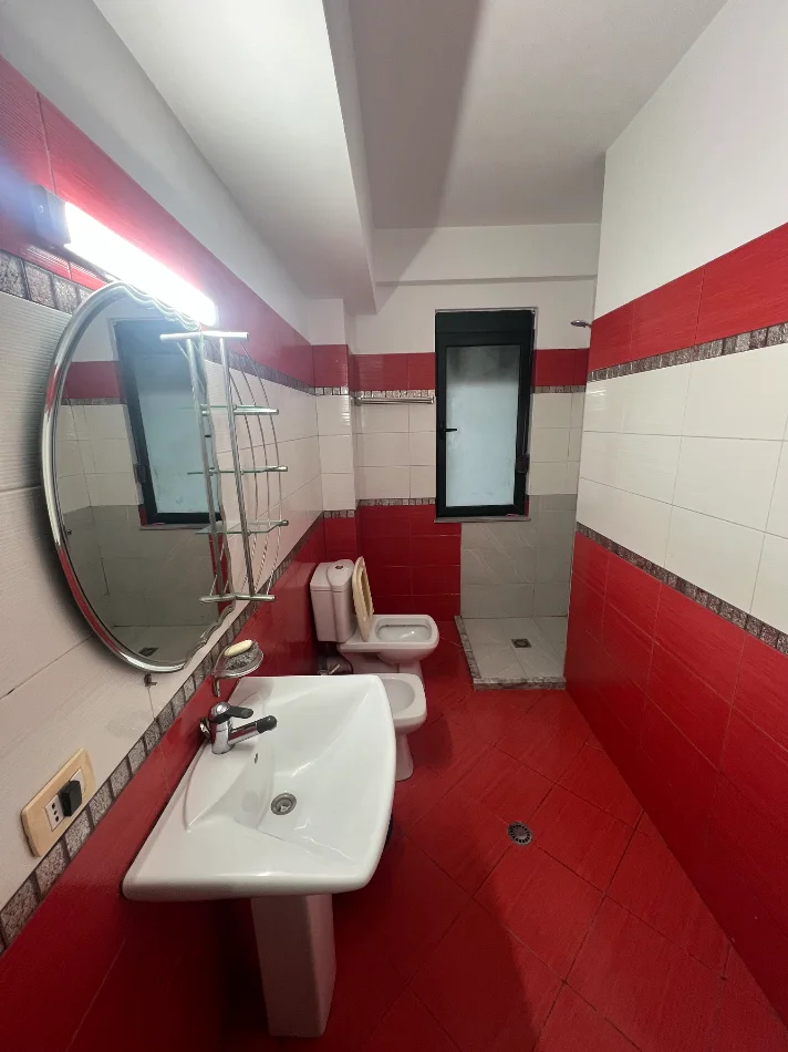 Tirane, jepet me qera apartament 1+1 Kati 3, 54 m² 500 € 