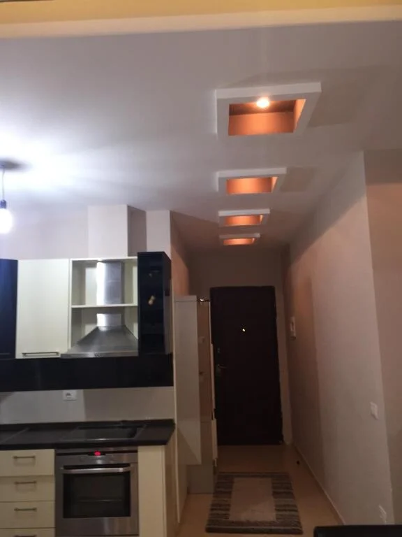 Tirane, jepet me qera apartament 1+1 Kati 5, 65 m² 500 € (Liqeni i Thate, Rruga Hamdi Sina)