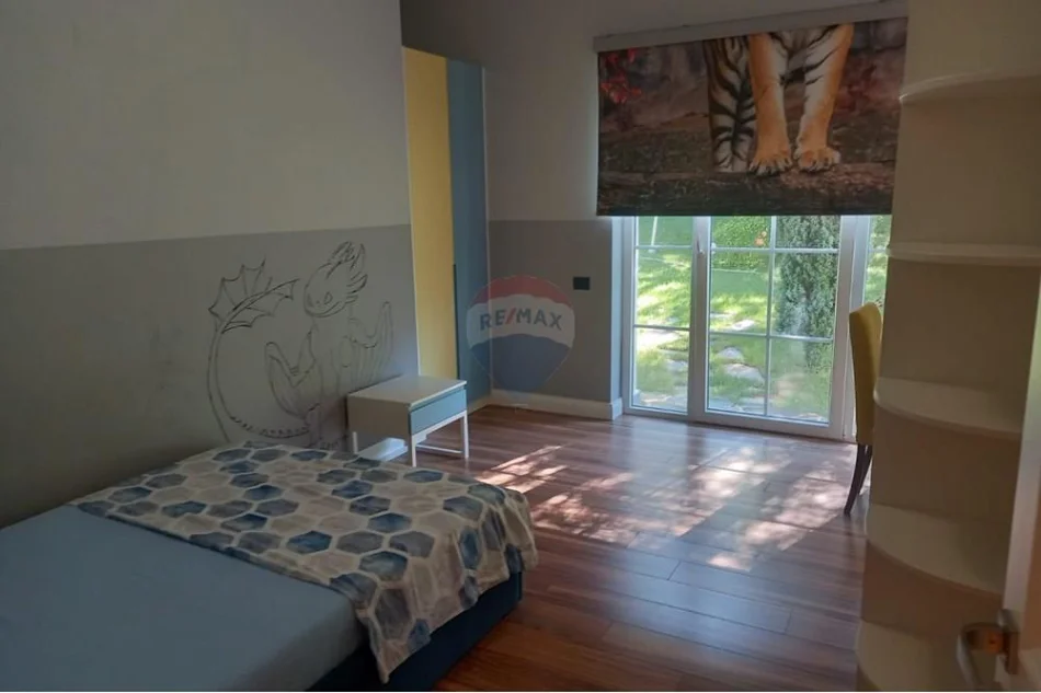 Tirane, shitet Vile 3 Katshe , 1.640 m² 1.100.000 € 