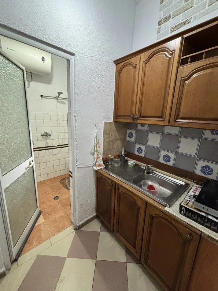Tirane, jepet me qera apartament 1+1+Ballkon Kati 0, 270 € (Rruga Violeta Manushi)