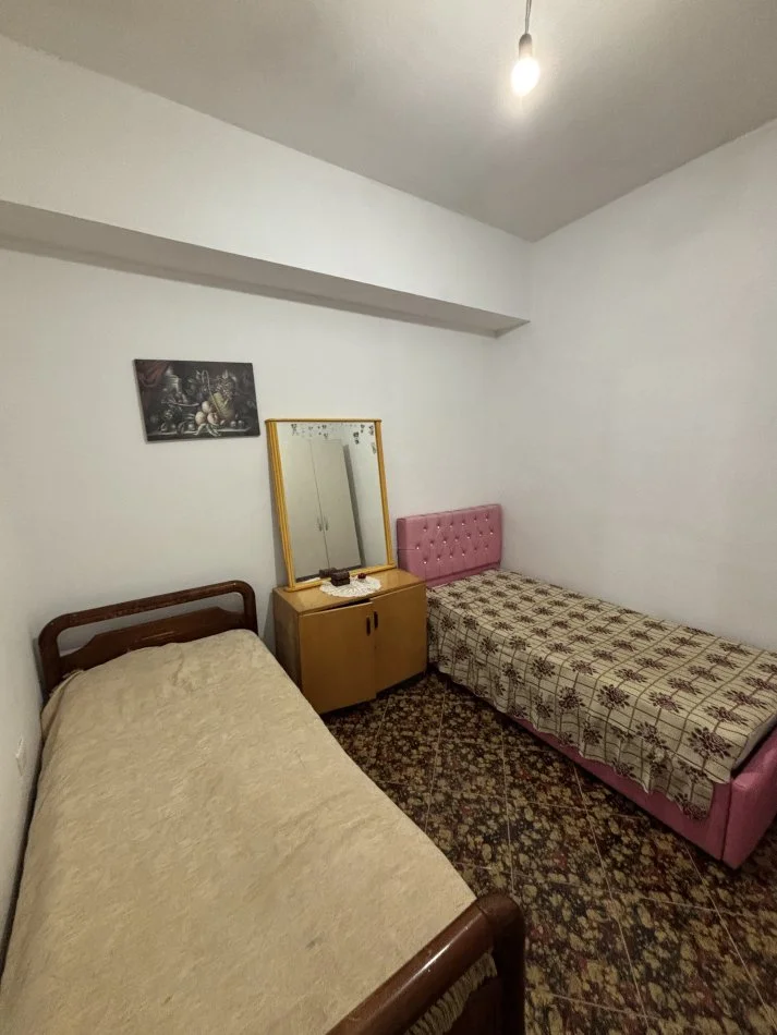 Tirane, jepet me qera apartament 1+1+Ballkon Kati 0, 270 € (Rruga Violeta Manushi)