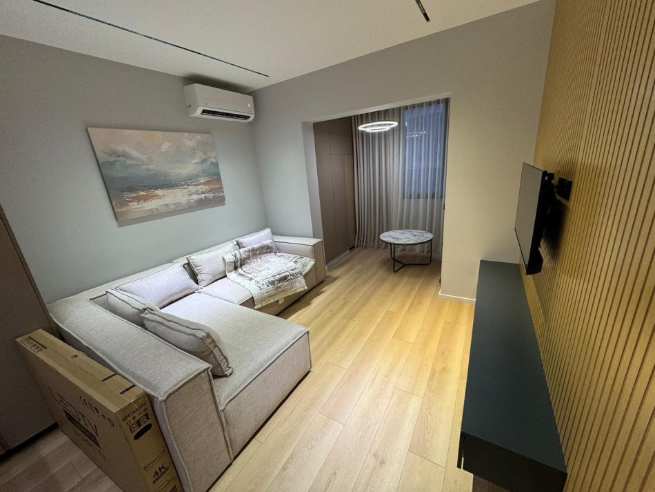 Tirane, jepet me qera apartament 1+1+Ballkon , 50 m² 690 € (Mkne Peza)