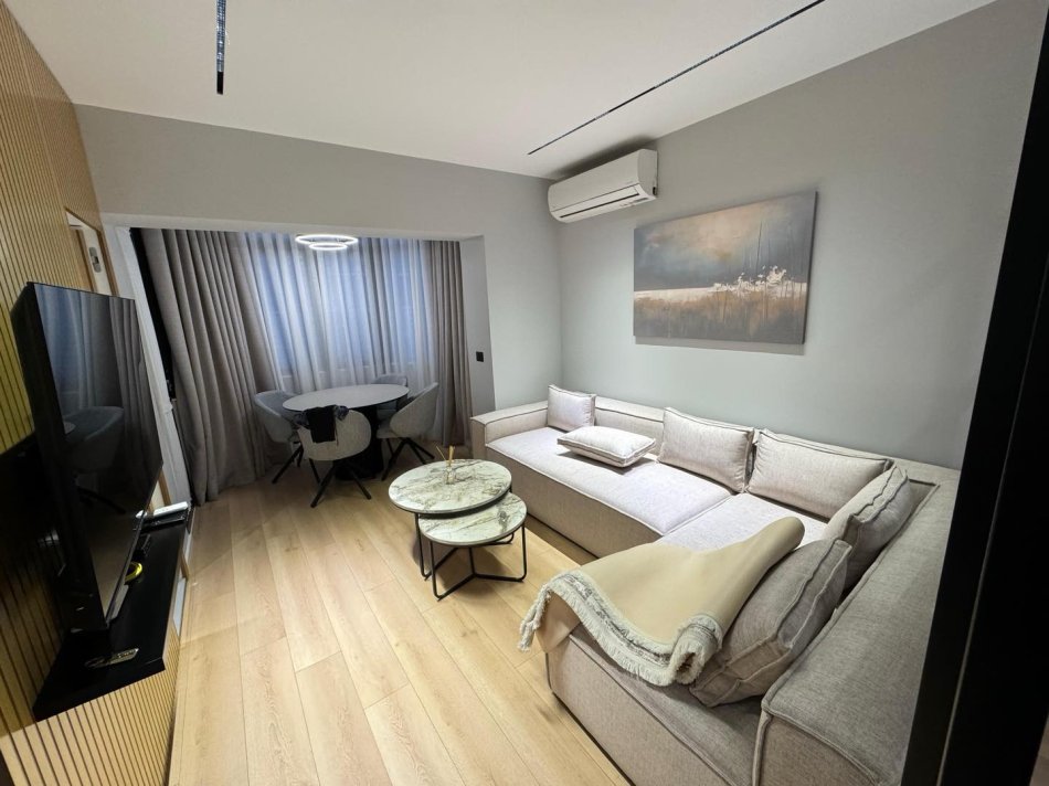 Tirane, jepet me qera apartament 1+1+Ballkon , 50 m² 690 € (Mkne Peza)