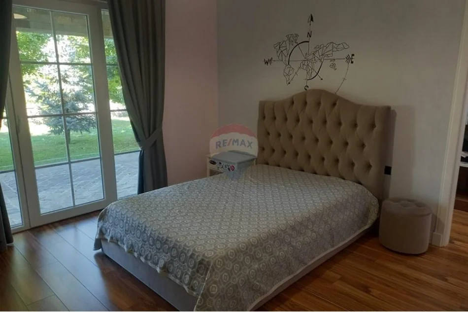 Tirane, shitet Vile 3 Katshe , 1.640 m² 1.100.000 € 