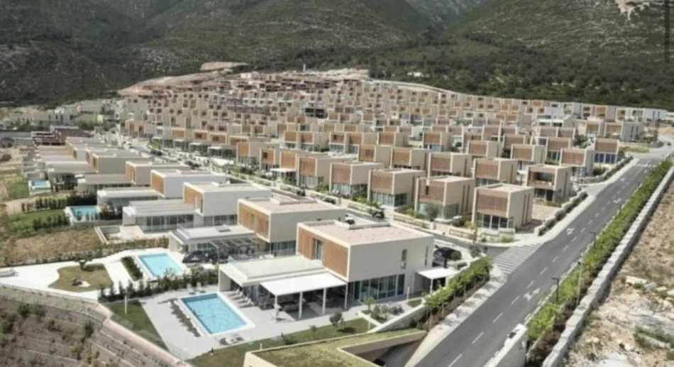 Dhermi - Palase, shitet Vile , 1.200.000 € 