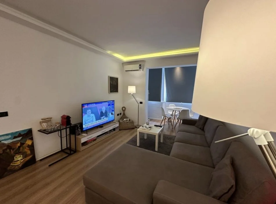 Durres, jepet me qera apartament 1+1+Aneks Kati 5, 68 m² 400 € (Durres)