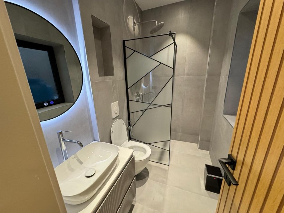 Tirane, jepet me qera apartament 1+1+Ballkon , 50 m² 690 € (Mkne Peza)