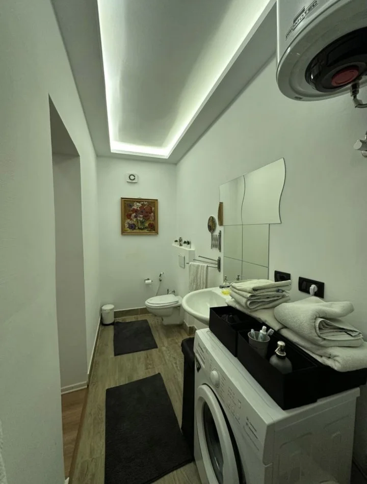 Durres, jepet me qera apartament 1+1+Aneks Kati 5, 68 m² 400 € (Durres)