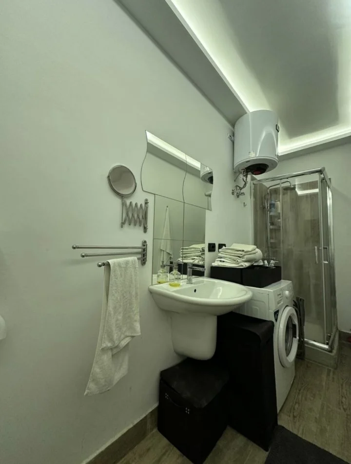 Durres, jepet me qera apartament 1+1+Aneks Kati 5, 68 m² 400 € (Durres)