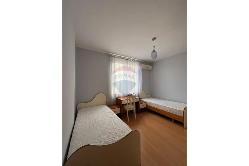 Tirane, jepet me qera apartament 2+1+Ballkon , 1 m² 600 € 