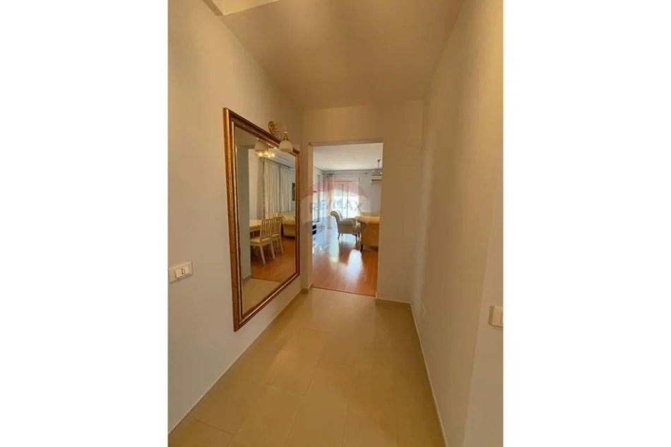 Tirane, jepet me qera apartament 2+1+Ballkon , 1 m² 600 € 