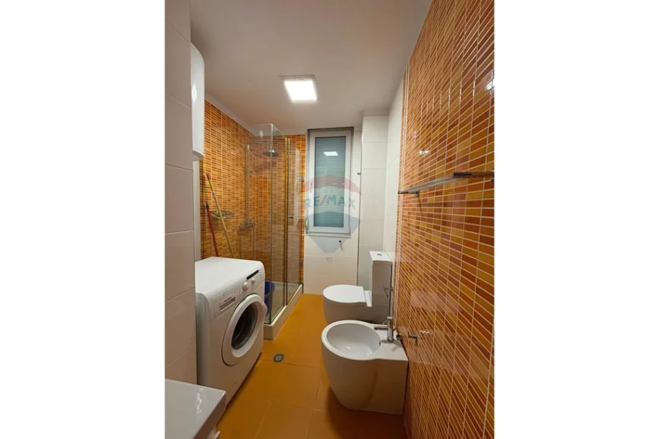 Tirane, jepet me qera apartament 2+1+Ballkon , 1 m² 600 € 