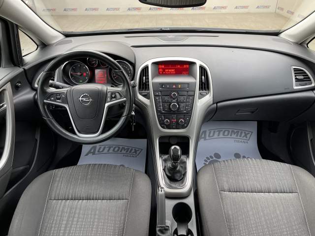 Tirane, shes makine Opel astra Viti 2010, 5.300 Euro