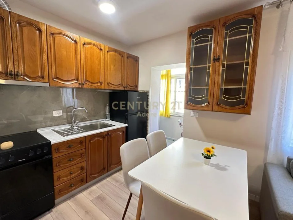 Tirane, jap me qera apartament 1+1+Ballkon Kati 3, 550 € 