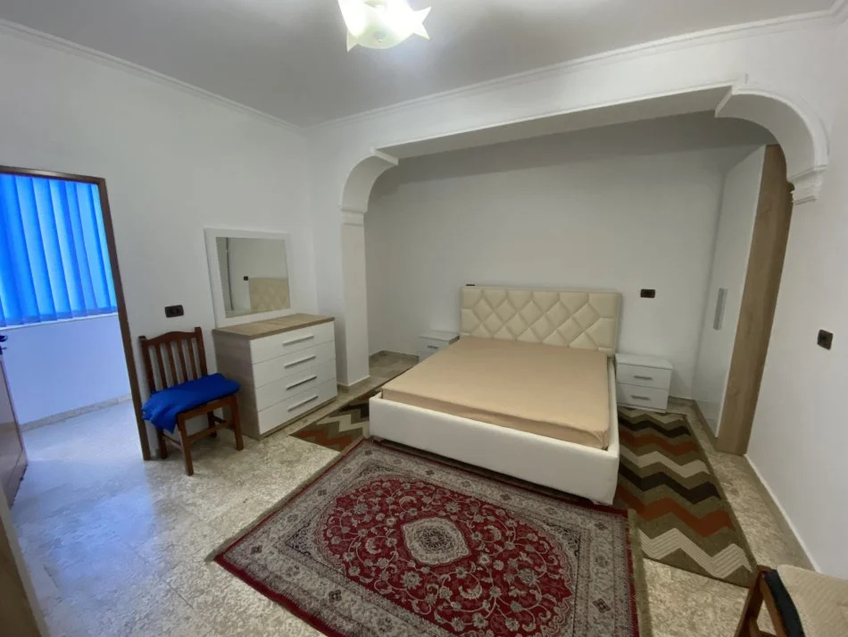 Tirane, jepet me qera apartament 2+1+Aneks+Ballkon Kati 3, 91 m² 600 €