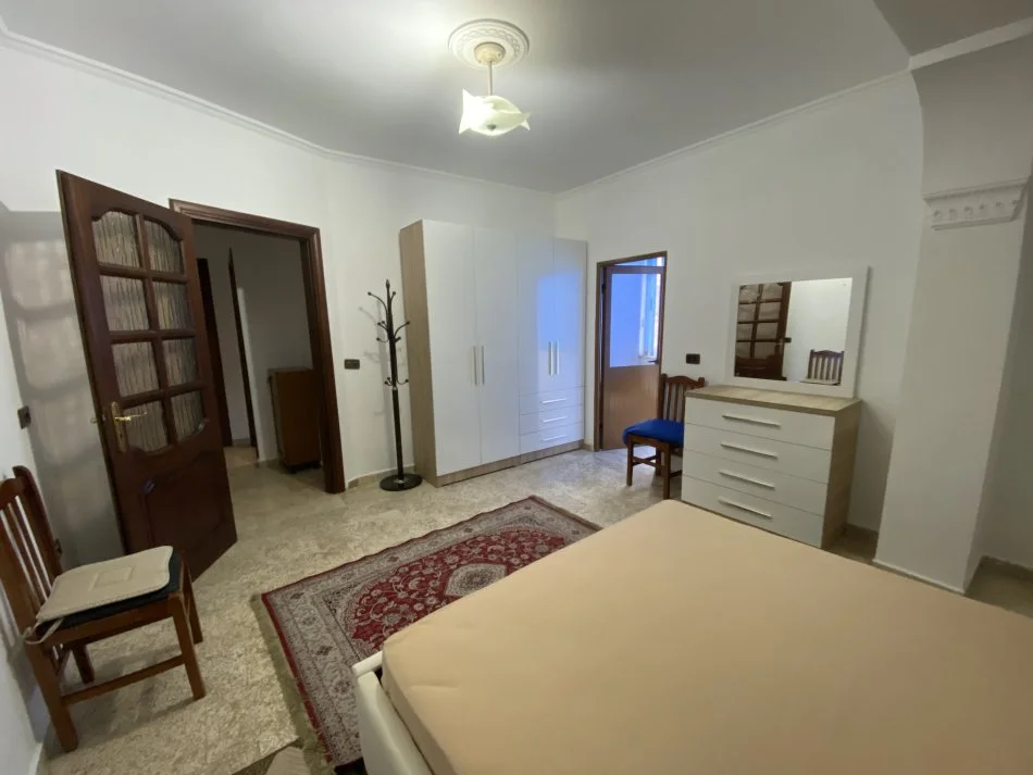 Tirane, jepet me qera apartament 2+1+Aneks+Ballkon Kati 3, 91 m² 600 €