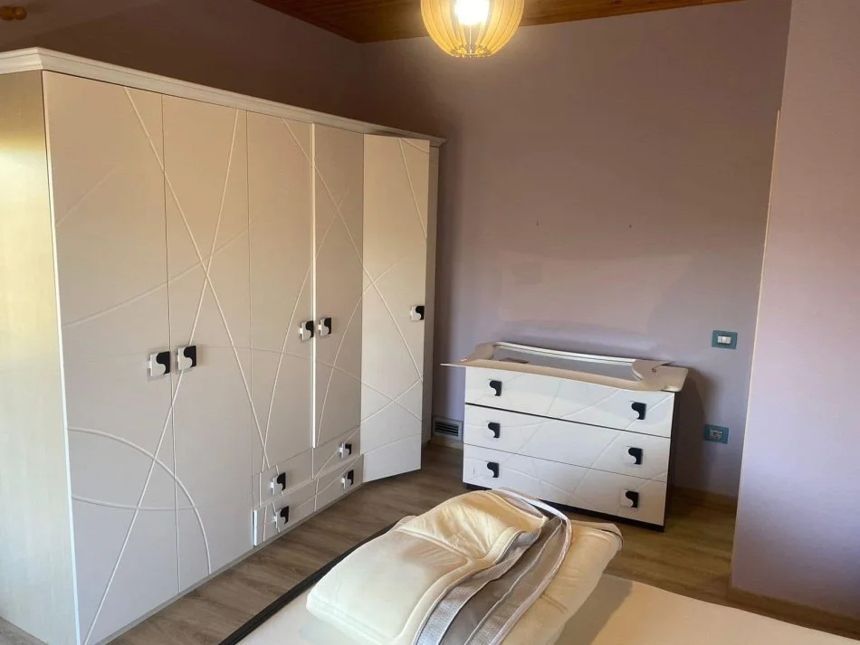 Tirane, shitet Vile 2 Katshe Kati 2, 198 m² (Peze, Tirane)