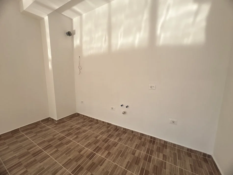 Tirane, shitet apartament 2+1+Ballkon , 98 m² 146.700 € (Jordan Misja)