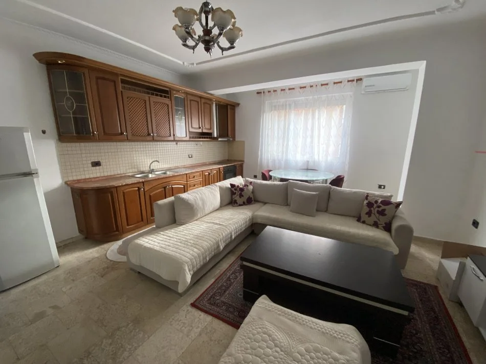 Tirane, jepet me qera apartament 2+1+Aneks+Ballkon Kati 3, 91 m² 600 €