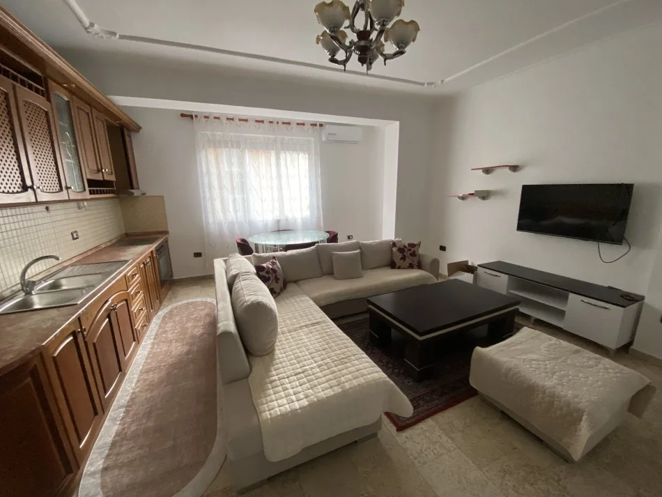 Tirane, jepet me qera apartament 2+1+Aneks+Ballkon Kati 3, 91 m² 600 €