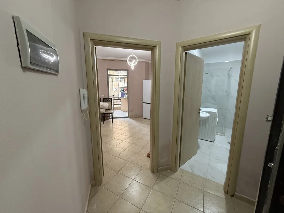 Tirane, jepet me qera apartament 1+1+Ballkon Kati 4, 65 m² 470 € (Unaza e Re, Astir)