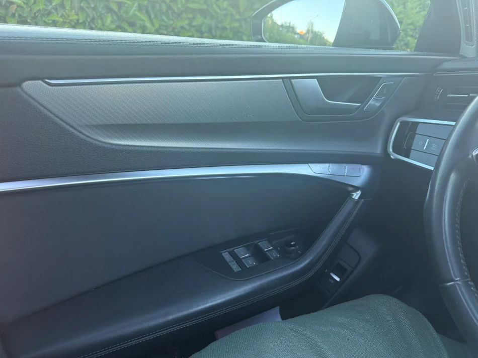 Tirane, shitet SUV Nafte, e zeze automatik Klima 156.000 km 29.000 €