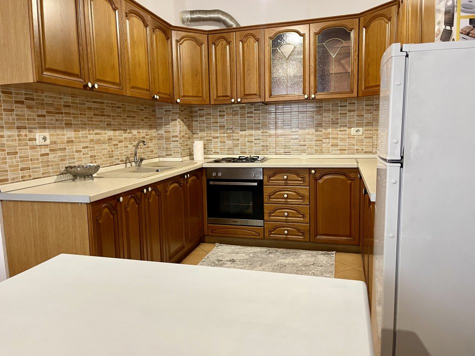 Tirane, jap me qera apartament 2+1+Ballkon Kati 7, 85 m² 55.000 € (Rruga Gjergj Legisi)