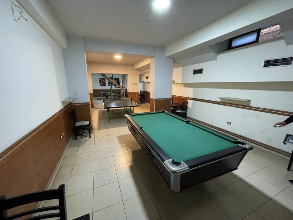 Tirane, shes magazine Kati -1, 86 m² 57.000 € (Kombinat)