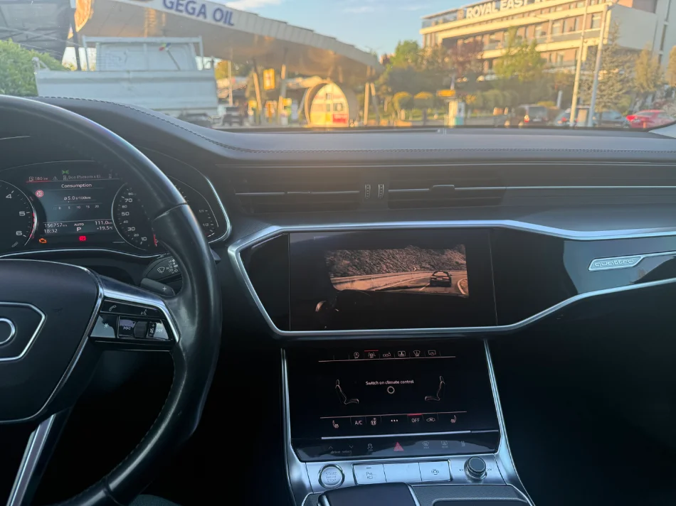 Tirane, shitet SUV Nafte, e zeze automatik Klima 156.000 km 29.000 €