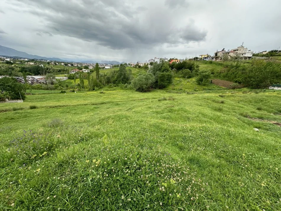 Tirane, shes truall 4.500 m² 160.000 Euro (Babrru)