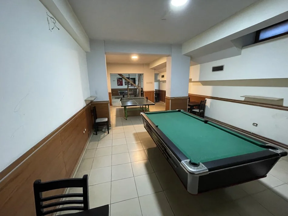 Tirane, shes magazine Kati -1, 86 m² 57.000 € (Kombinat)