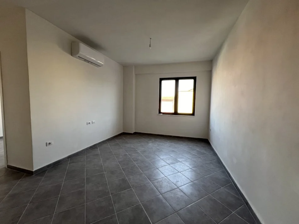 Tirane, jepet me qera apartament 2+1+post parkingu Kati 1, 98 m² 700 € (Jordan Misja)