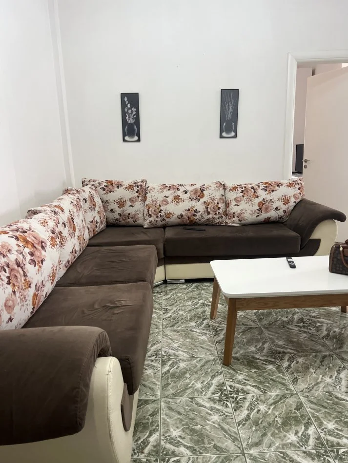 Tirane, jepet me qera apartament 2+1+Ballkon Kati 7, 90 m²500 € (Don Bosko)