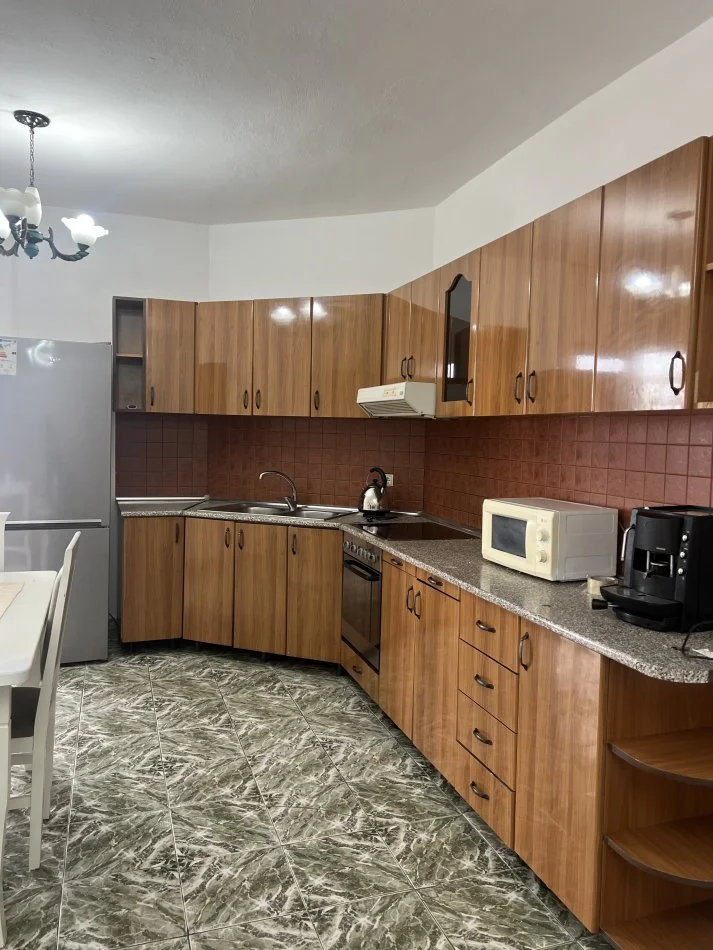 Tirane, jepet me qera apartament 2+1+Ballkon Kati 7, 90 m²500 € (Don Bosko)