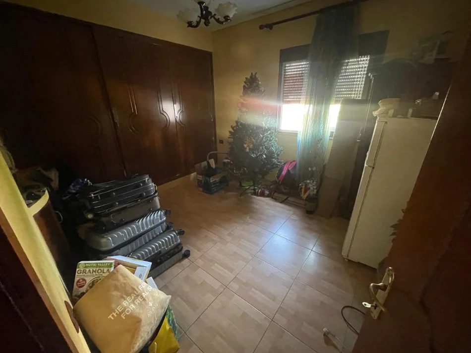 Tirane, jepet me qera Vile 2+1+Ballkon Kati 2, 85 m² 40.000 leke (riza tafili)