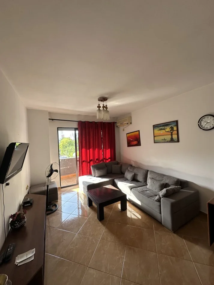 Tirane, jap me qera apartament 1+1 Kati 2, 72 m² 350 € (2 palmarlt)